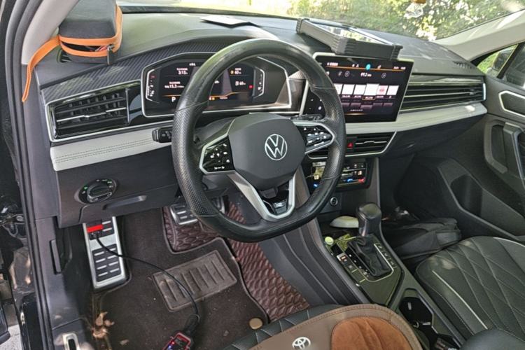 Used Volkswagen Tiguan L 2023 330TSI Automatic Two-Wheel Drive R-Line Enjoyment Edition Center Console