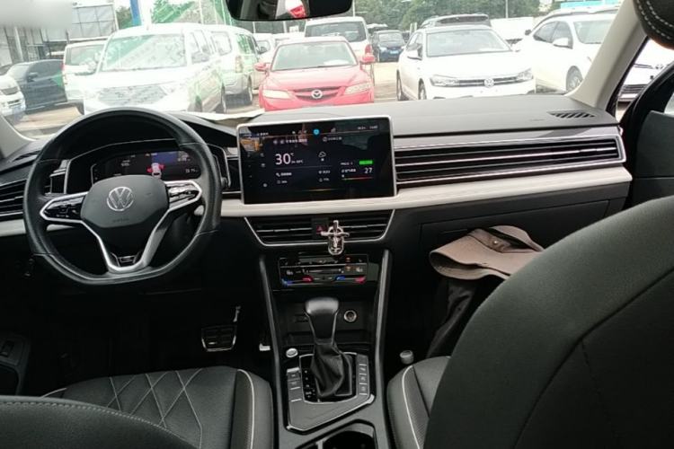 Used Volkswagen Tiguan L 2023 330TSI Automatic Two-Wheel Drive R-Line Enjoyment Edition Center Console