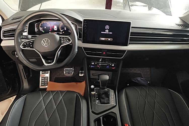 Used Volkswagen Tiguan L 2023 Restyled 330TSI Automatic Two-Wheel Drive R-Line Enhanced Comfort Version Center Console
