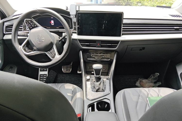 Used Volkswagen Tiguan L 2023 Restyled 330TSI Automatic Two-Wheel Drive R-Line Enhanced Comfort Version Center Console