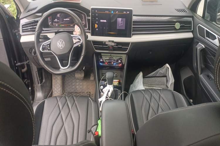 Used Volkswagen Tiguan L 2023 300TSI Automatic Two-Wheel Drive Smart Edition Center Console