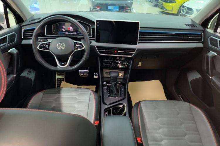 Used Volkswagen Tiguan L 2023 330TSI Automatic Two-Wheel Drive R-Line Flagship Edition Center Console