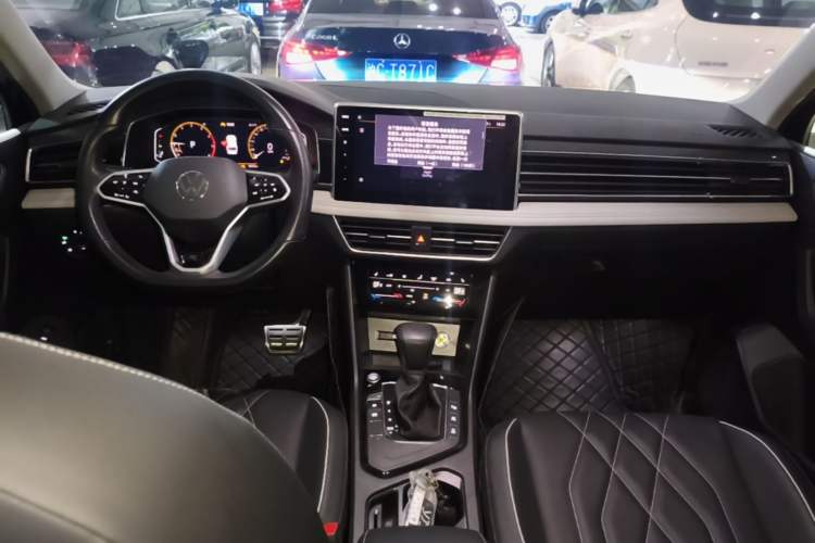 Used Volkswagen Tiguan L 2023 330TSI Automatic Two-Wheel Drive R-Line Enjoyment Edition Center Console