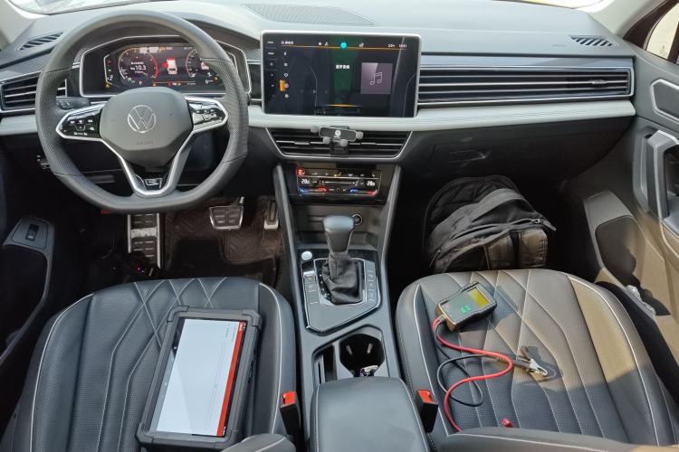 Used Volkswagen Tiguan L 2023 Restyled 330TSI Automatic Two-Wheel Drive R-Line Enhanced Comfort Version Center Console