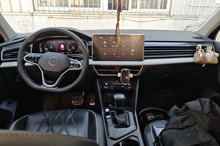 Used Volkswagen Tiguan L 2023 Restyled 330TSI Automatic Two-Wheel Drive R-Line Enhanced Comfort Version Center Console