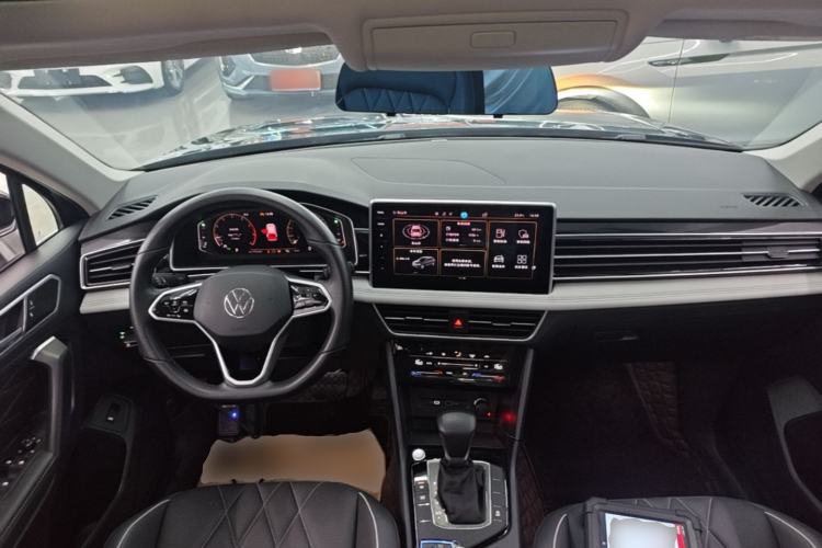 Used Volkswagen Tiguan L 2023 Revised Version 330TSI Automatic Two-Wheel Drive Smart Enjoyment Edition Center Console