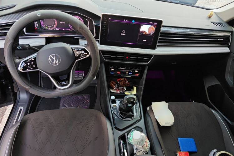 Used Volkswagen Tiguan L 2023 Restyled 330TSI Automatic Two-Wheel Drive R-Line Enhanced Comfort Version Center Console