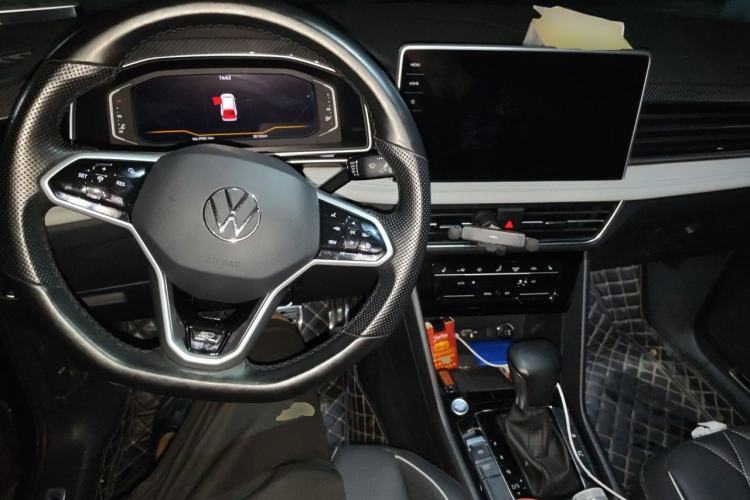 Used Volkswagen Tiguan L 2023 Restyled 330TSI Automatic Two-Wheel Drive R-Line Enhanced Comfort Version Center Console