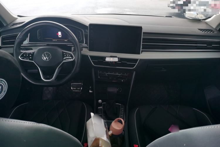 Used Volkswagen Tiguan L 2023 Restyled 330TSI Automatic Two-Wheel Drive R-Line Enhanced Comfort Version Center Console