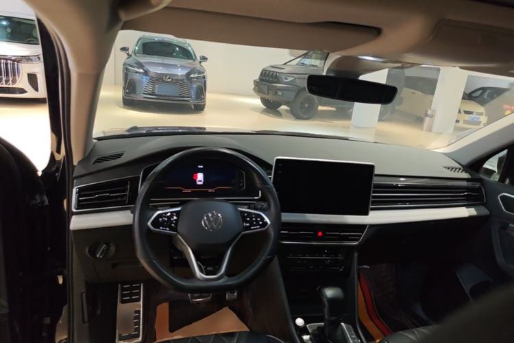Used Volkswagen Tiguan L 2023 Restyled 330TSI Automatic Two-Wheel Drive R-Line Enhanced Comfort Version Center Console