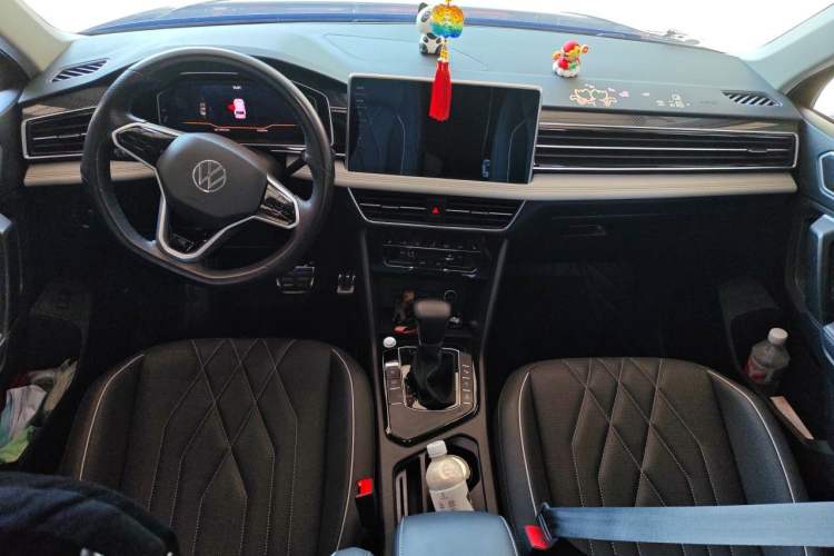 Used Volkswagen Tiguan L 2023 330TSI Automatic Two-Wheel Drive R-Line Enjoyment Edition Center Console