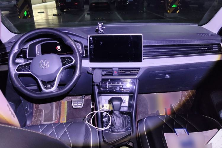 Used Volkswagen Tiguan L 2023 330TSI Automatic Two-Wheel Drive R-Line Enjoyment Edition Center Console