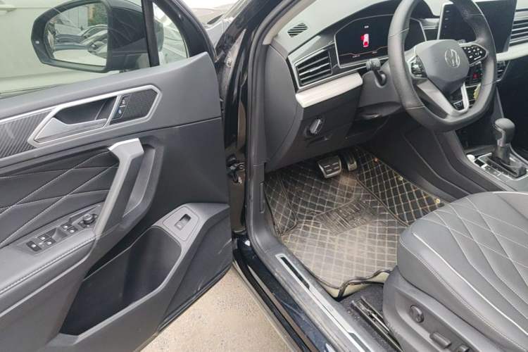 Used Volkswagen Tiguan L 2023 330TSI Automatic Two-Wheel Drive R-Line Enjoyment Edition Driver Seat