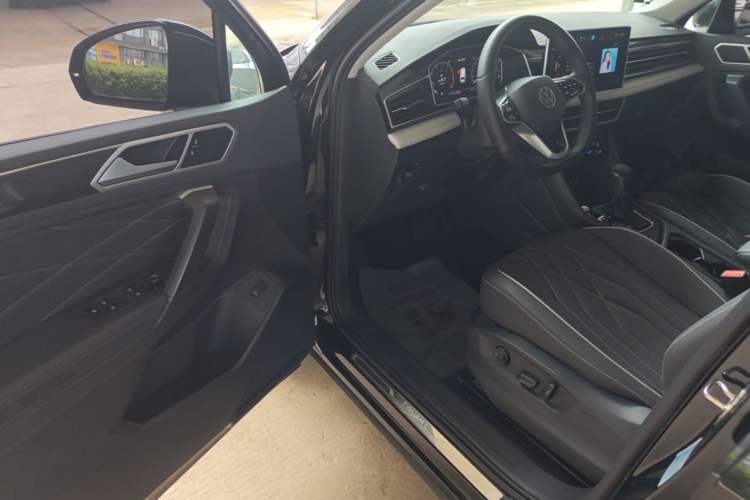 Used Volkswagen Tiguan L 2023 Revised Version 330TSI Automatic Two-Wheel Drive Smart Enjoyment Edition Driver Seat