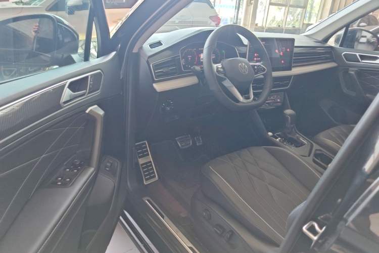 Used Volkswagen Tiguan L 2023 Restyled 330TSI Automatic Two-Wheel Drive R-Line Enhanced Comfort Version Driver Seat