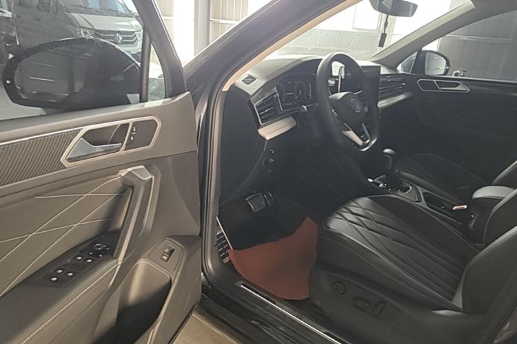 Used Volkswagen Tiguan L 2023 Restyled 330TSI Automatic Two-Wheel Drive R-Line Enhanced Comfort Version Driver Seat