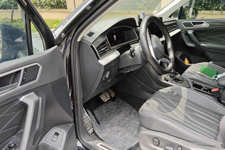 Used Volkswagen Tiguan L 2023 Restyled 330TSI Automatic Two-Wheel Drive R-Line Enhanced Comfort Version Driver Seat