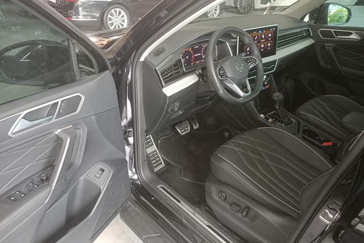 Used Volkswagen Tiguan L 2023 Restyled 330TSI Automatic Two-Wheel Drive R-Line Enhanced Comfort Version Driver Seat