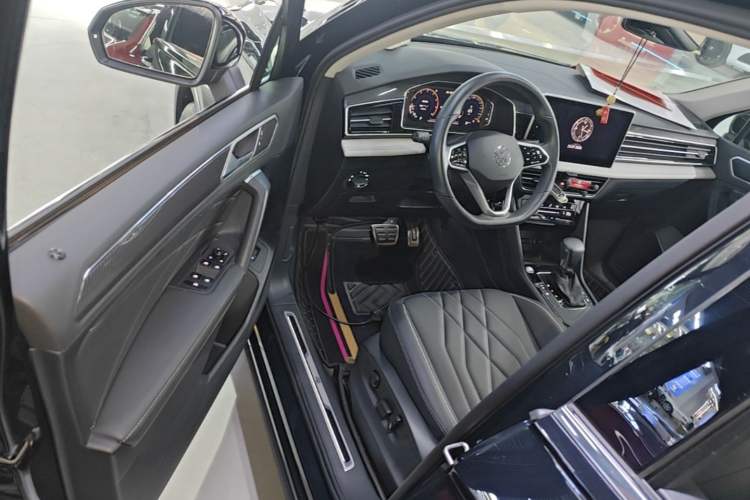 Used Volkswagen Tiguan L 2023 Restyled 330TSI Automatic Two-Wheel Drive R-Line Enhanced Comfort Version Driver Seat