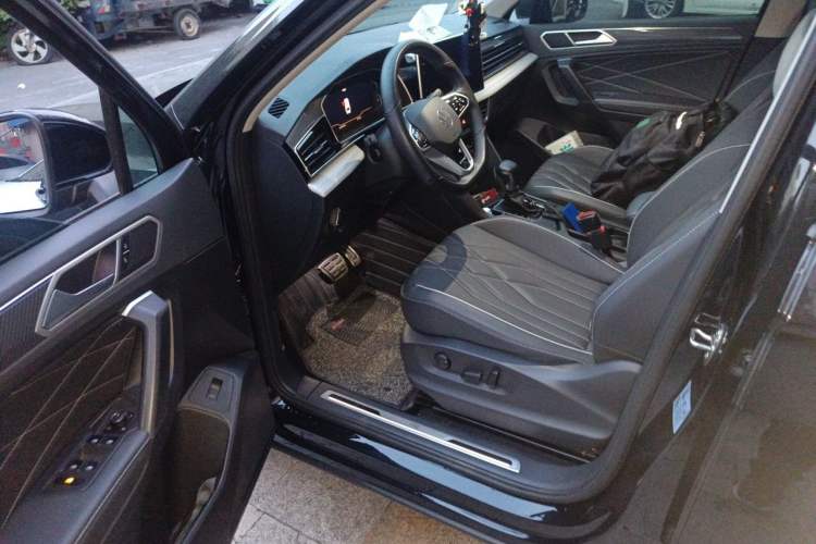 Used Volkswagen Tiguan L 2023 330TSI Automatic Two-Wheel Drive R-Line Enjoyment Edition Driver Seat