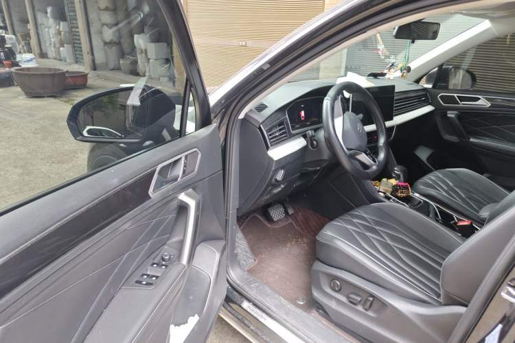 Used Volkswagen Tiguan L 2023 280TSI Automatic Two-Wheel Drive Trendy Innovation Limited Edition Driver Seat