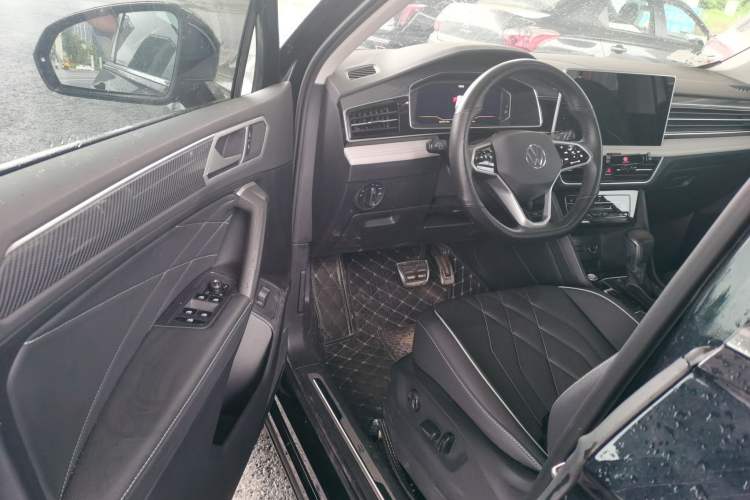 Used Volkswagen Tiguan L 2023 Restyled 330TSI Automatic Two-Wheel Drive R-Line Enhanced Comfort Version Driver Seat
