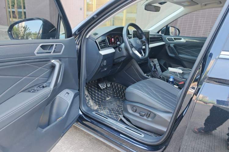 Used Volkswagen Tiguan L 2023 330TSI Automatic Two-Wheel Drive R-Line Enjoyment Edition Driver Seat