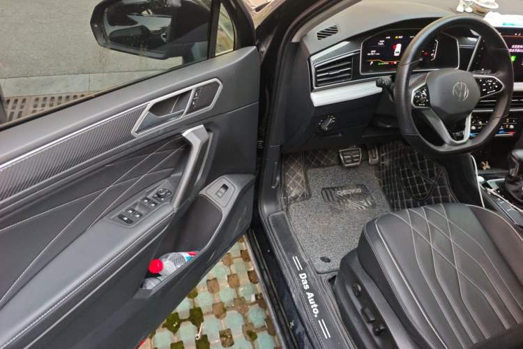 Used Volkswagen Tiguan L 2023 330TSI Automatic Two-Wheel Drive R-Line Enjoyment Edition Driver Seat