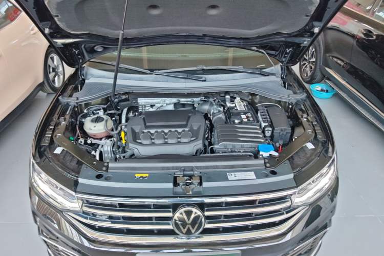 Used Volkswagen Tiguan L 2023 Restyled 330TSI Automatic Two-Wheel Drive R-Line Enhanced Comfort Version Engine Bay