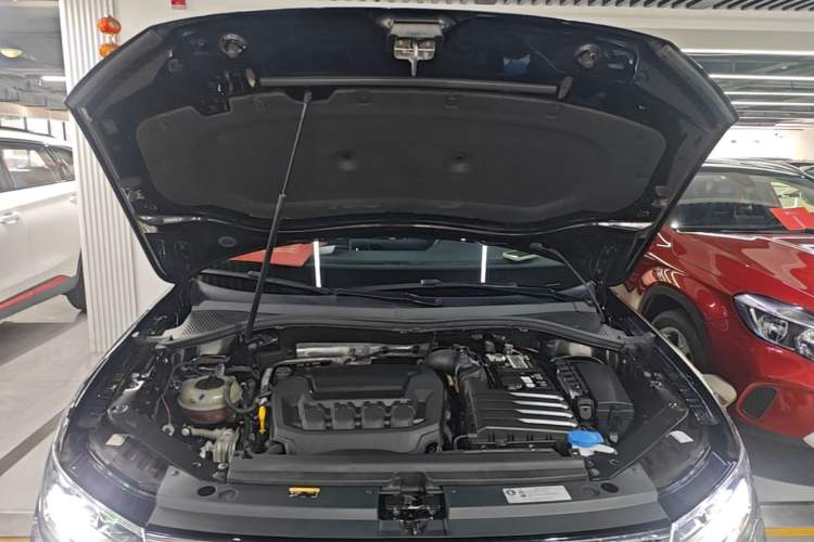 Used Volkswagen Tiguan L 2023 Restyled 330TSI Automatic Two-Wheel Drive R-Line Enhanced Comfort Version Engine Bay