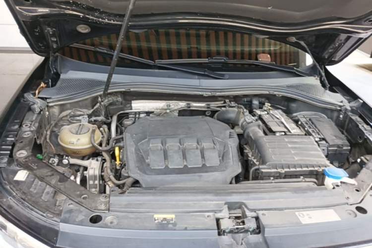 Used Volkswagen Tiguan L 2023 330TSI Automatic Two-Wheel Drive R-Line Enjoyment Edition Engine Bay