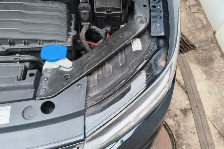 Used Volkswagen Tiguan L 2023 330TSI Automatic Two-Wheel Drive R-Line Enjoyment Edition Engine Bay Left
