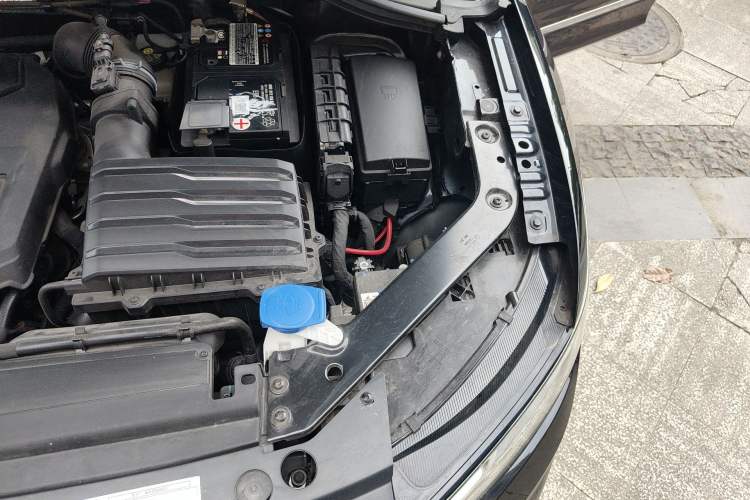 Used Volkswagen Tiguan L 2023 Restyled 330TSI Automatic Two-Wheel Drive R-Line Flagship Edition Engine Bay Left