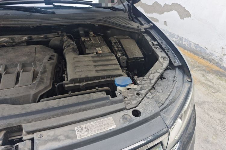 Used Volkswagen Tiguan L 2023 330TSI Automatic Two-Wheel Drive R-Line Flagship Edition Engine Bay Left