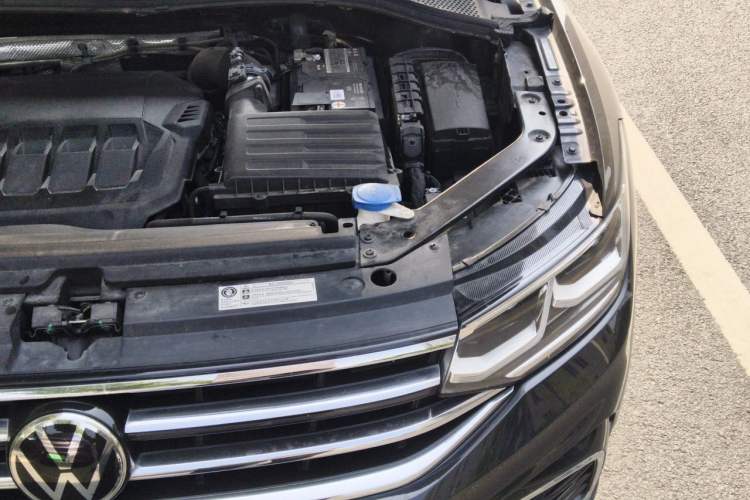 Used Volkswagen Tiguan L 2023 330TSI Automatic Two-Wheel Drive R-Line Flagship Edition Engine Bay Left
