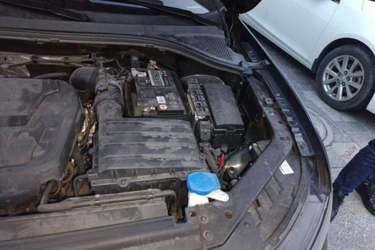 Used Volkswagen Tiguan L 2023 330TSI Automatic Two-Wheel Drive R-Line Enjoyment Edition Engine Bay Left