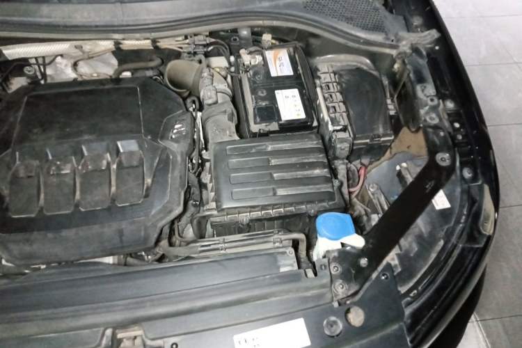 Used Volkswagen Tiguan L 2023 330TSI Automatic Two-Wheel Drive R-Line Enjoyment Edition Engine Bay Left