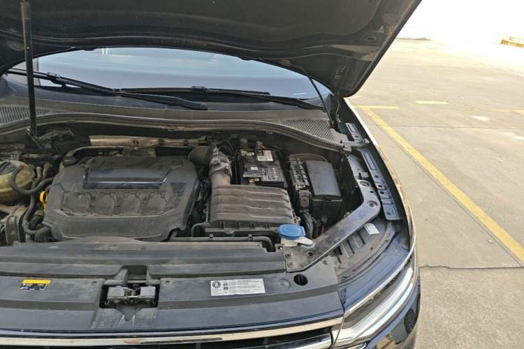 Used Volkswagen Tiguan L 2023 Restyled 330TSI Automatic Two-Wheel Drive R-Line Enhanced Comfort Version Engine Bay Left