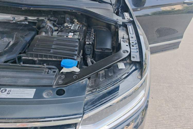 Used Volkswagen Tiguan L 2023 330TSI Automatic Two-Wheel Drive R-Line Enjoyment Edition Engine Bay Left