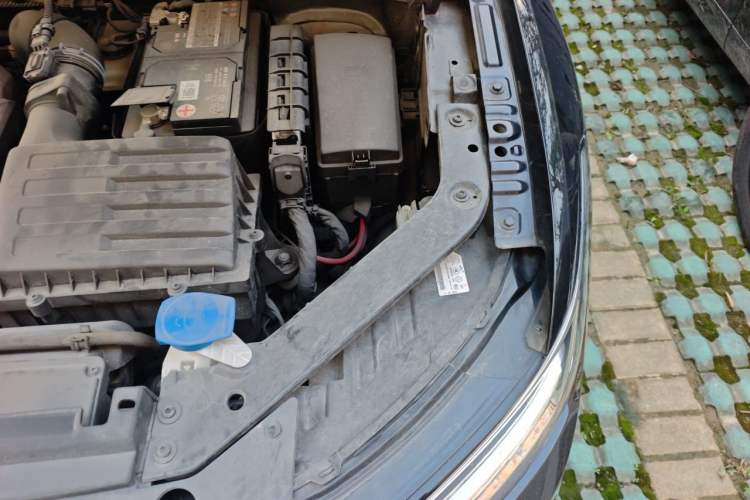Used Volkswagen Tiguan L 2023 330TSI Automatic Two-Wheel Drive R-Line Enjoyment Edition Engine Bay Left
