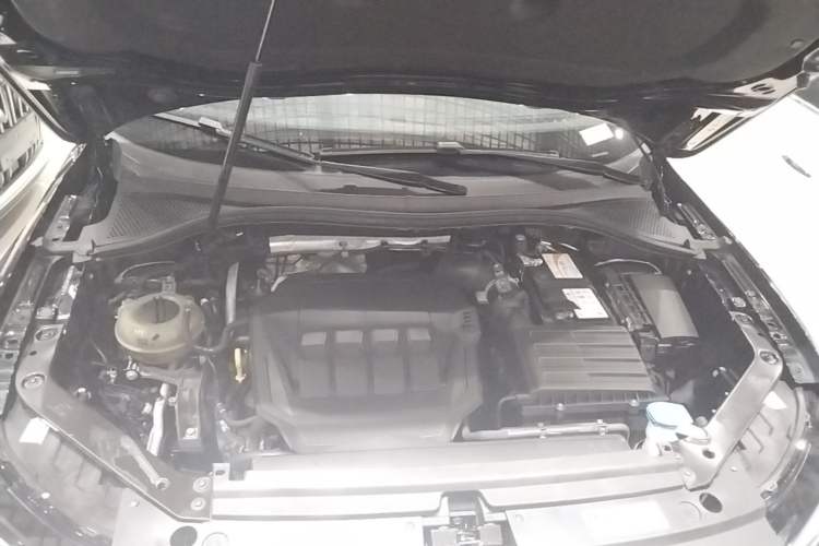 Used Volkswagen Tiguan L 2023 330TSI Automatic Two-Wheel Drive R-Line Enjoyment Edition Engine Bay