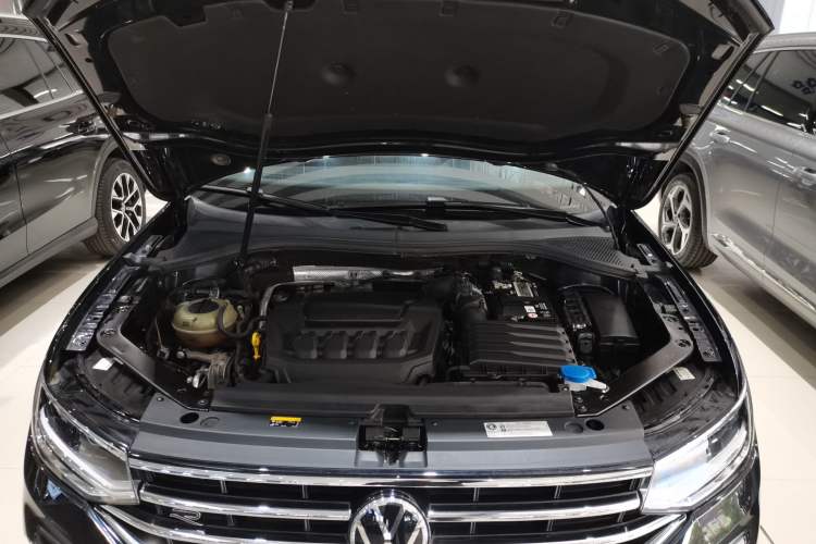 Used Volkswagen Tiguan L 2023 Restyled 330TSI Automatic Two-Wheel Drive R-Line Enhanced Comfort Version Engine Bay