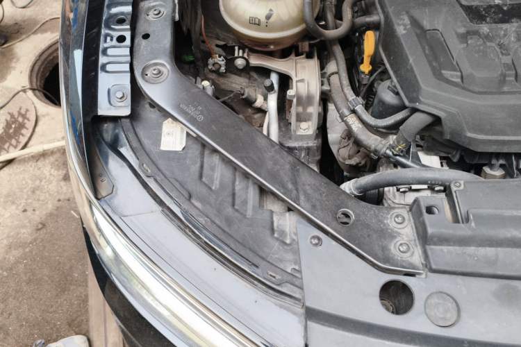 Used Volkswagen Tiguan L 2023 330TSI Automatic Two-Wheel Drive R-Line Enjoyment Edition Engine Bay Right