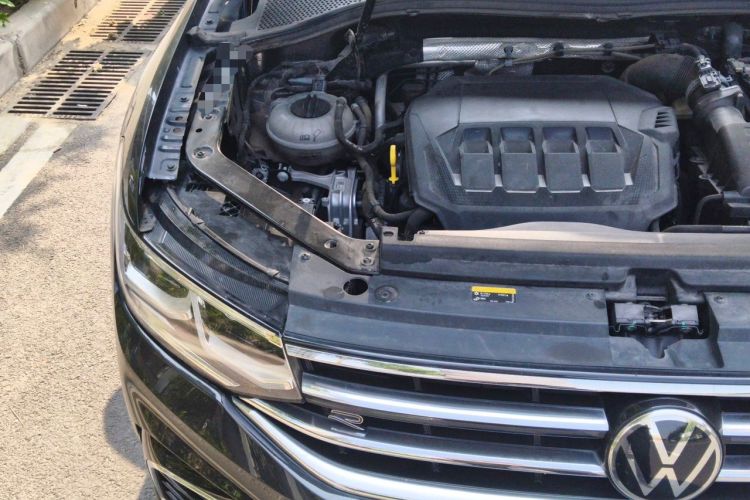 Used Volkswagen Tiguan L 2023 330TSI Automatic Two-Wheel Drive R-Line Flagship Edition Engine Bay Right