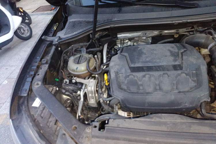 Used Volkswagen Tiguan L 2023 330TSI Automatic Two-Wheel Drive R-Line Enjoyment Edition Engine Bay Right