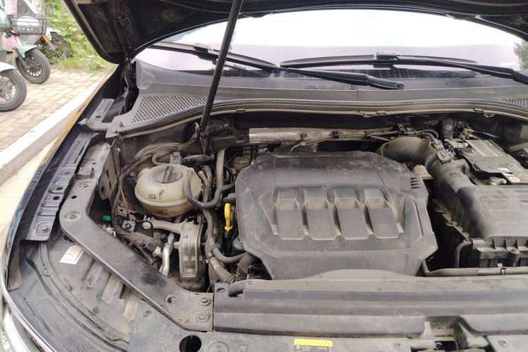 Used Volkswagen Tiguan L 2023 330TSI Automatic Two-Wheel Drive R-Line Enjoyment Edition Engine Bay Right