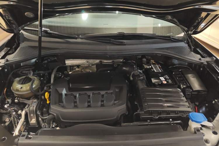 Used Volkswagen Tiguan L 2023 Restyled 330TSI Automatic Two-Wheel Drive R-Line Enhanced Comfort Version Engine Bay
