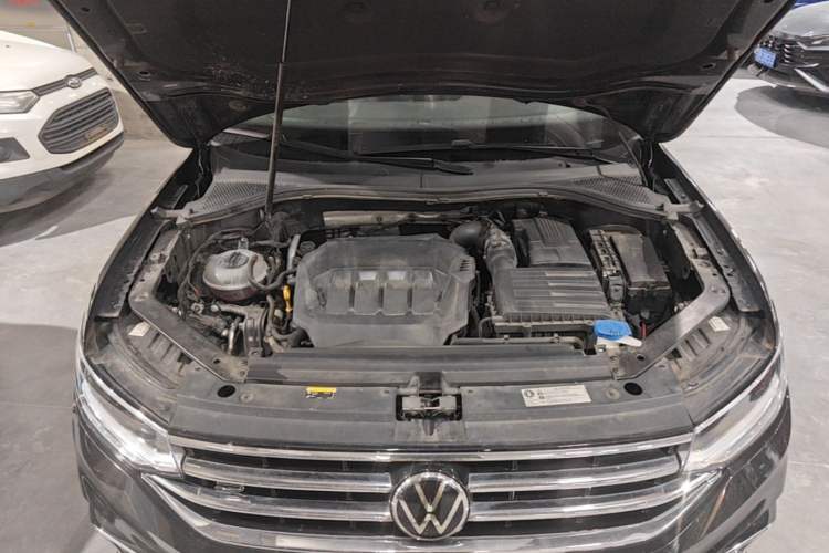 Used Volkswagen Tiguan L 2023 330TSI Automatic Two-Wheel Drive R-Line Enjoyment Edition Engine Bay