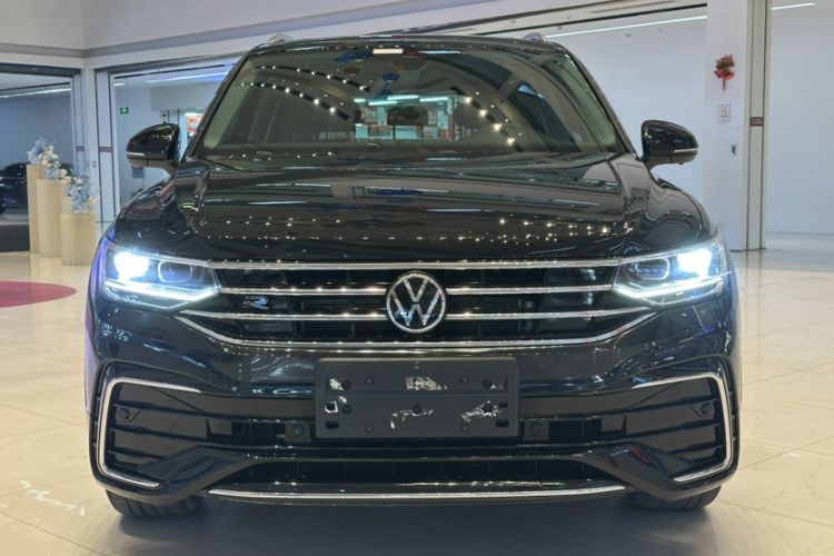 Used Volkswagen Tiguan L 2023 Restyled 330TSI Automatic Two-Wheel Drive R-Line Enhanced Comfort Version Exterior 1
