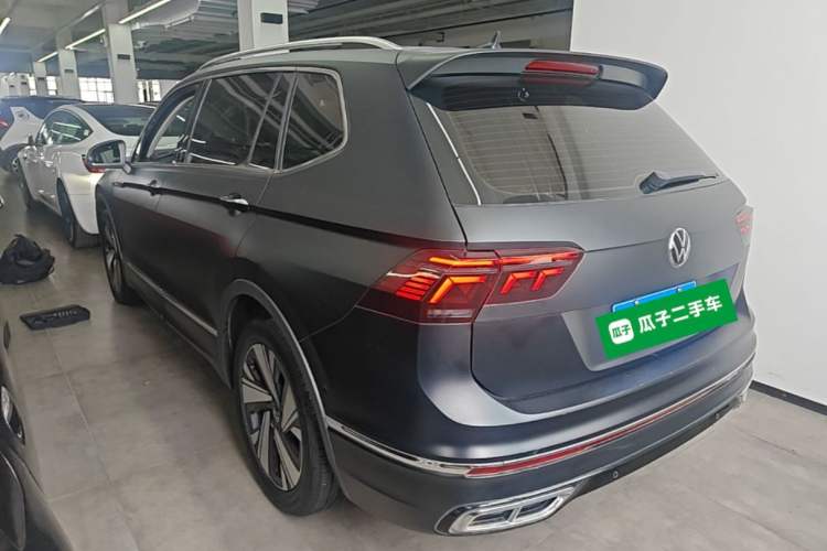 Used Volkswagen Tiguan L 2023 Restyled 330TSI Automatic Two-Wheel Drive R-Line Enhanced Comfort Version Exterior 2